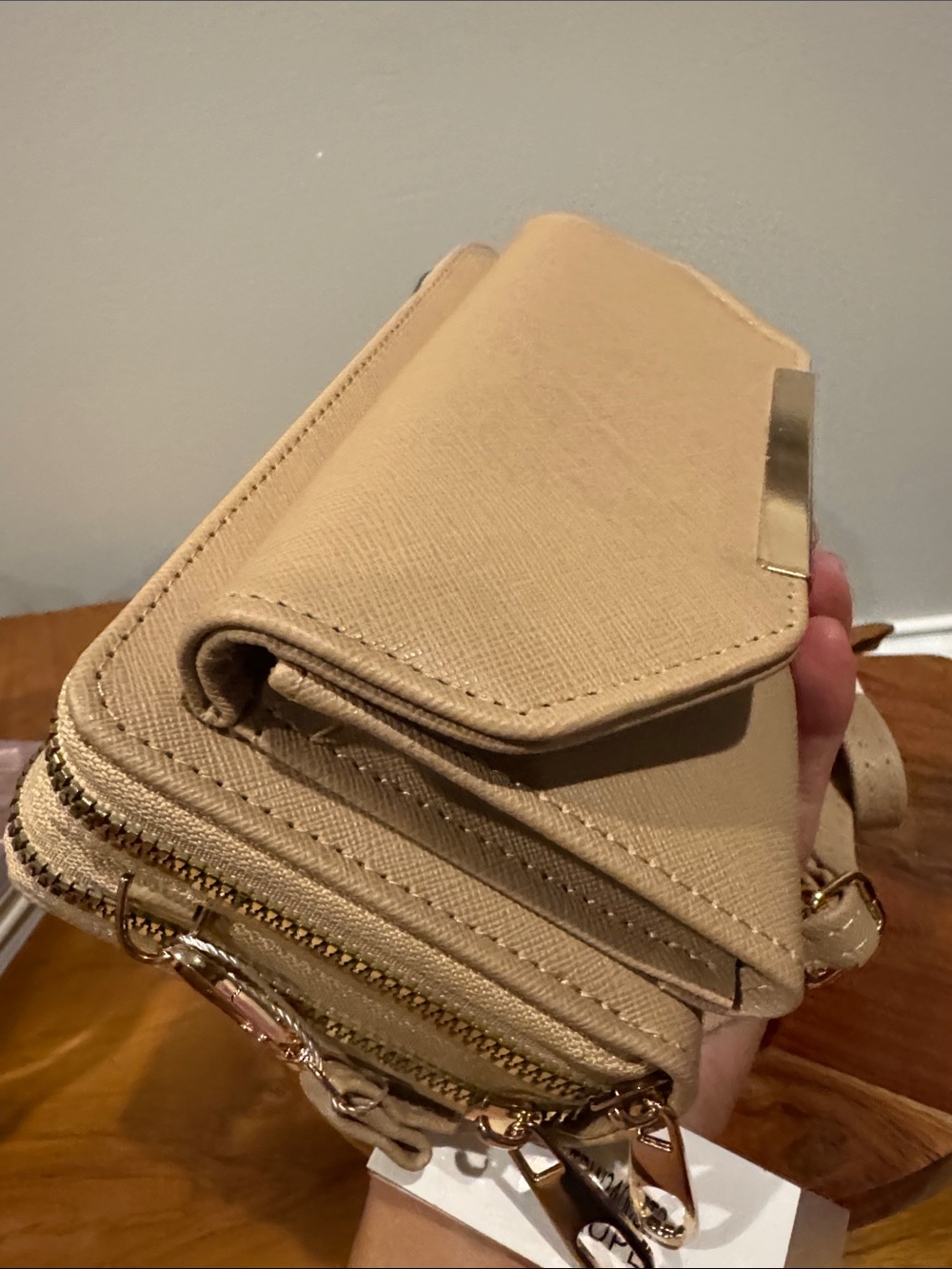 Women's Crossbody Wallet - Picture 4 of 8